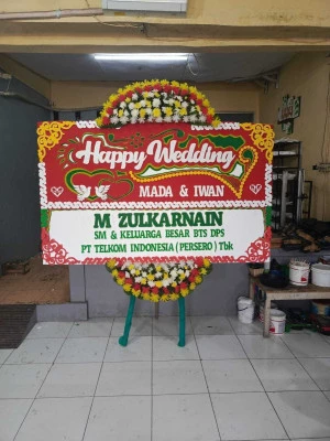 Papan Bunga di Selomanik Kaliwiro
